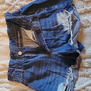 AMERICAN EAGLE MOM SHORTS